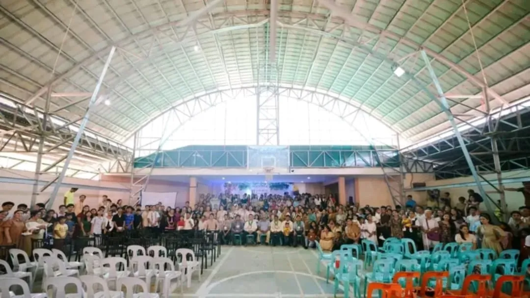 Hundreds of people gathered in a covered court for a House of Prayer outreach mission
